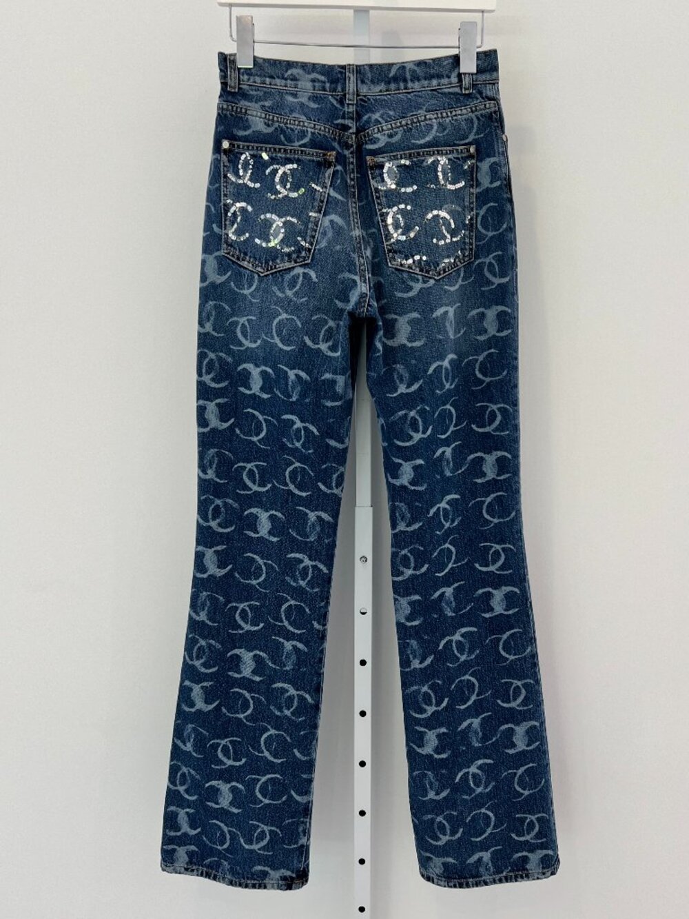 CHANEL 23N CC DARK BLUE SILVER SEQUINS BOOT CUT JEANS SIZE FR 36 / US 4 NWTS! - Picture 5 of 16